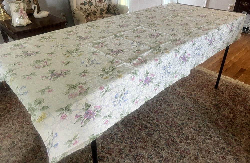 Vintage Avon Home Fashions Tablecloth Cotton Floral Tablecloth M/I Turkey 71x47